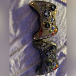 2 Xbox 360 Controllers